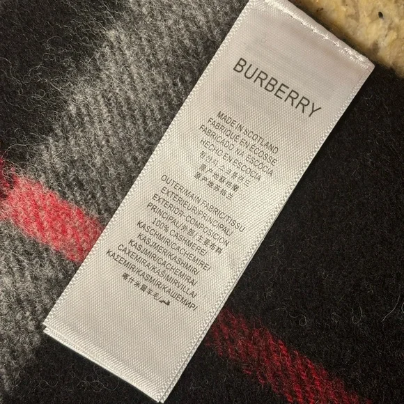 Burberry Black and Red Plaid Wool Scarf NWOT - Picture 4 of 4